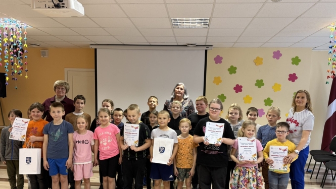 Latgales reģiona bērnu radošā konkursa “Pavasara mozaīka – radi, dari, svini!” uzvarētāju kopbilde.