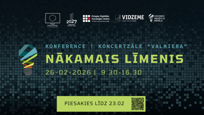 Konferences “Nākamais līmenis” vizuālais plakāts. Tumšs, digitāls fons ar pikseļu rakstu un stilizētu spuldzes–spirāles ikonu