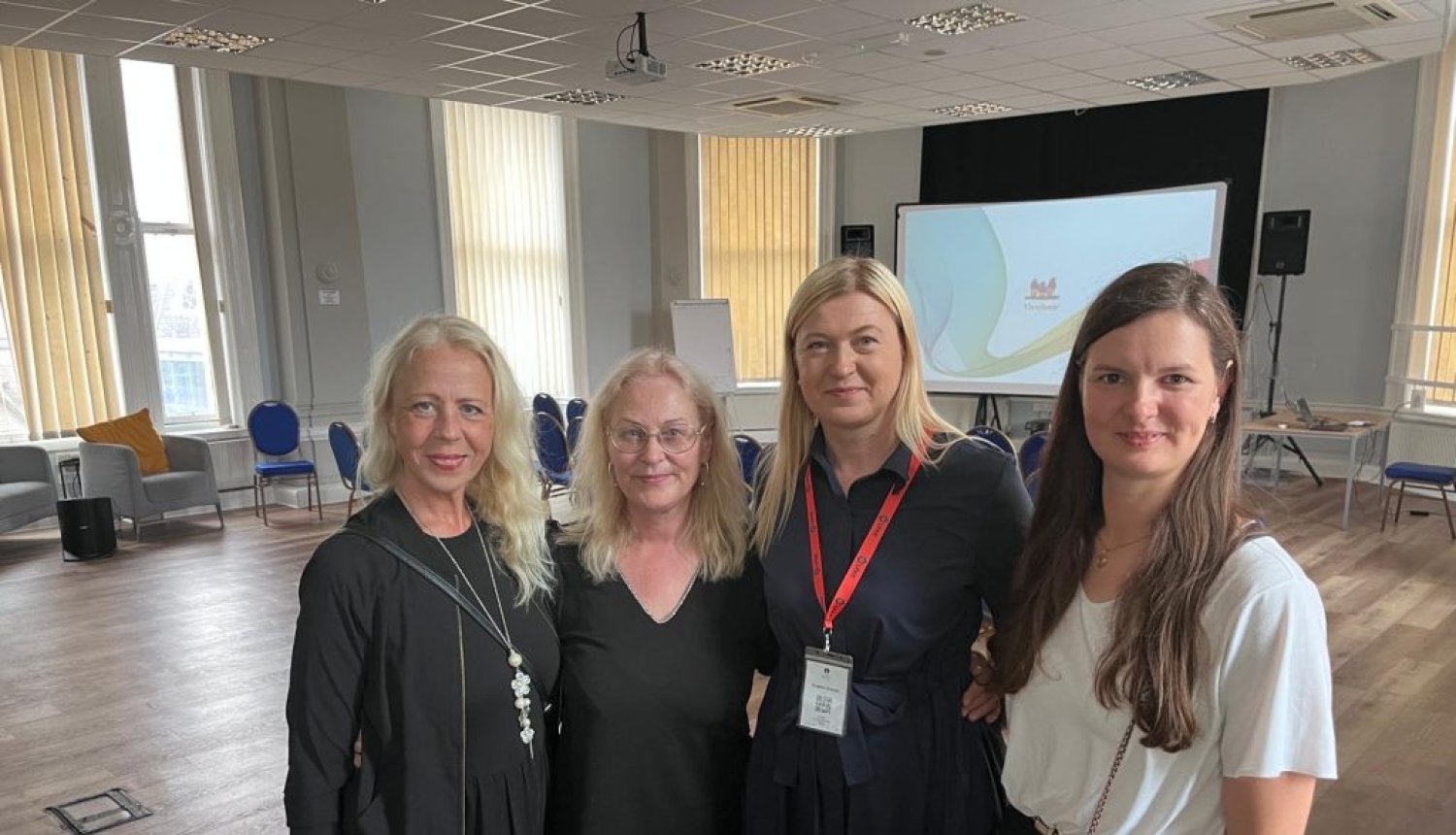 Kurzemes un Rīgas reģionu remigrācijas koordinatores kopā ar foruma “Dzīve starp divām pasaulēm” organizatoriem Bradfordā, Lielbritānijā.