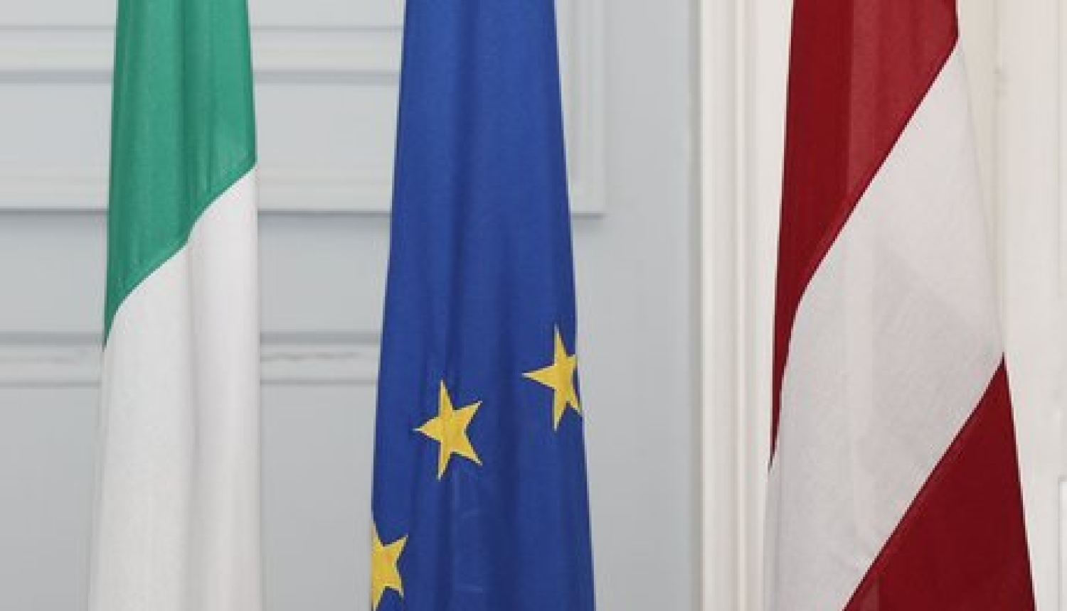 Īrijas, Eiropas Savienības un Latvijas karogi.