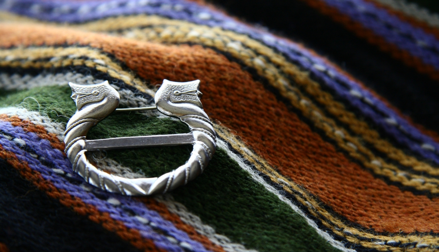 Sakta uz tautastērpa auduma